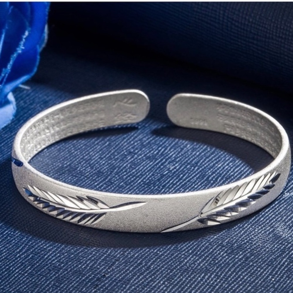FINE 999 (99.9%) Silver Bangle